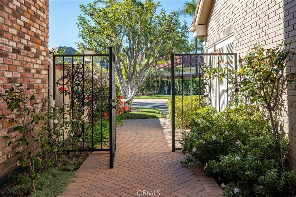 12305 Ridge Circle Los Angeles, CA 90049 - Photo 57 of 59