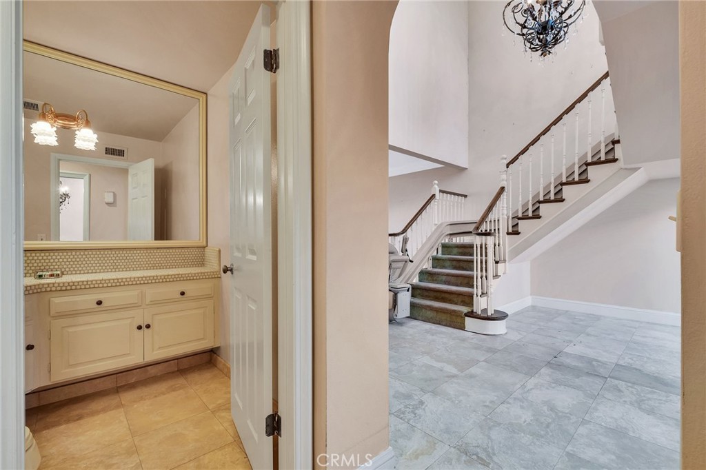 12305 Ridge Circle Los Angeles, CA 90049 - Photo 8 of 59