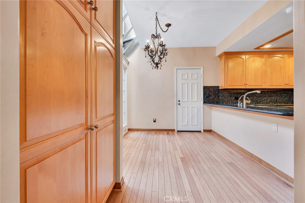 12305 Ridge Circle Los Angeles, CA 90049 - Photo 9 of 59