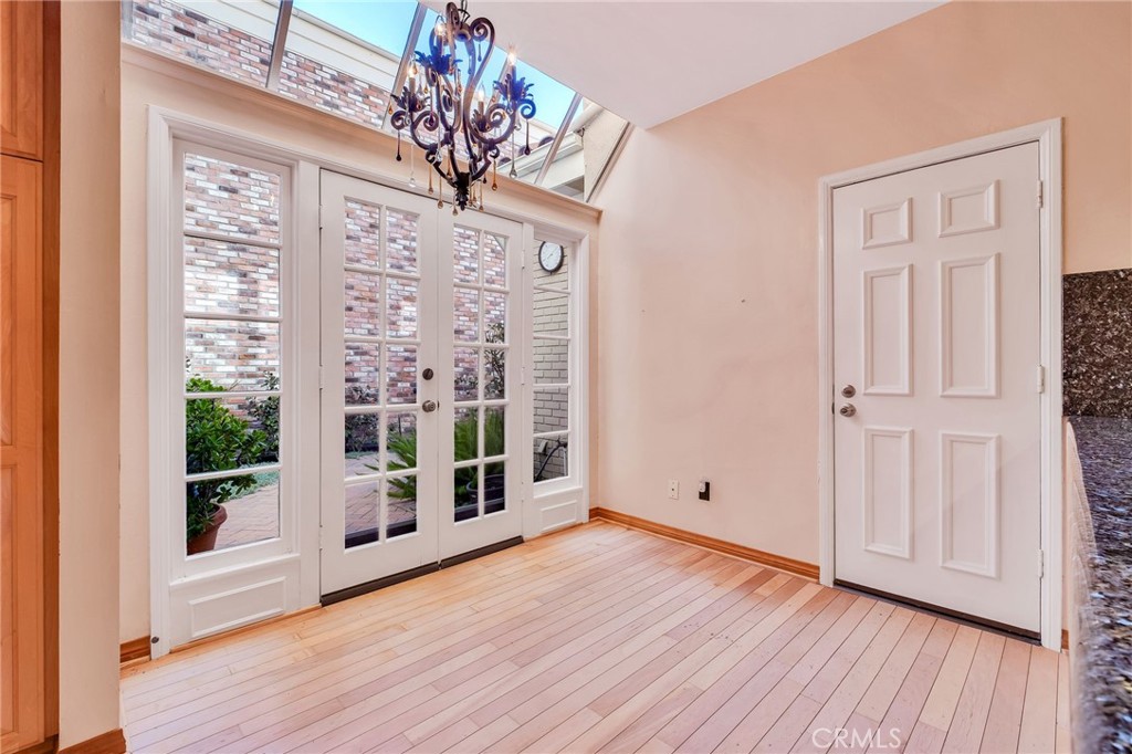 12305 Ridge Circle Los Angeles, CA 90049 - Photo 10 of 59