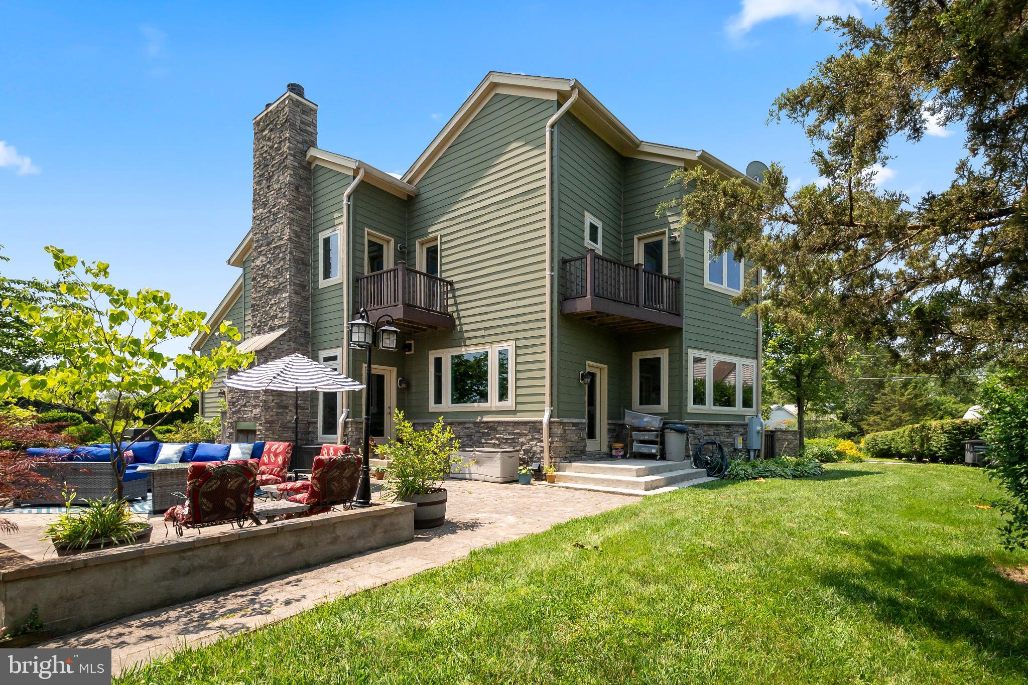 9211 Ox Road Lorton, VA 22079 - Photo 35 of 44 a front view of a building with sitting area