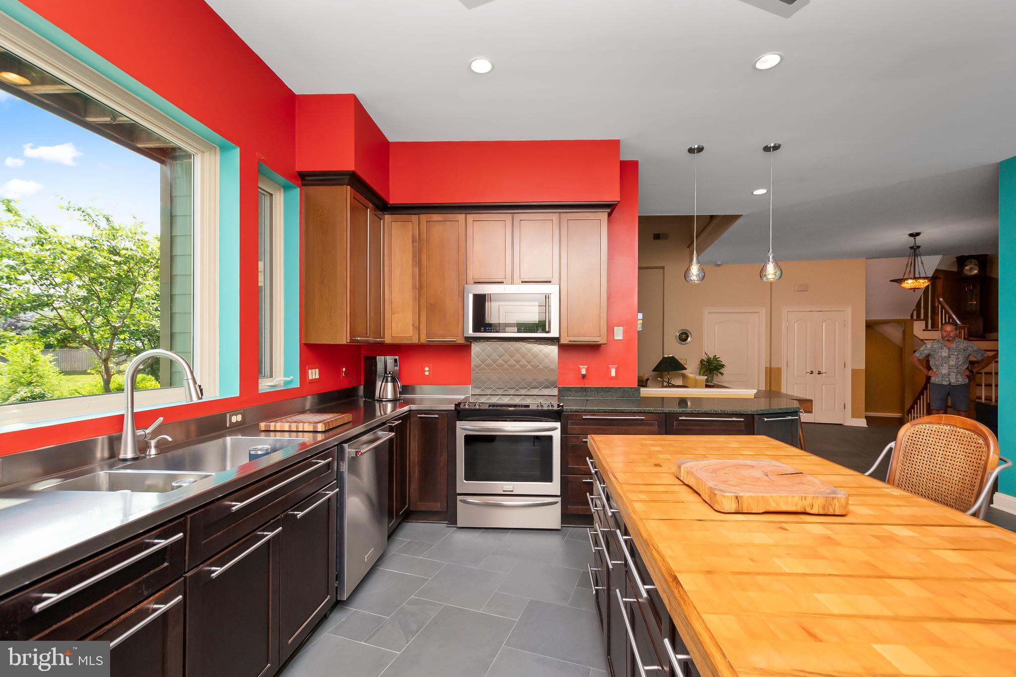 9211 Ox Road Lorton, VA 22079 - Photo 9 of 44 a kitchen with stainless steel appliances a sink stove and cabinets
