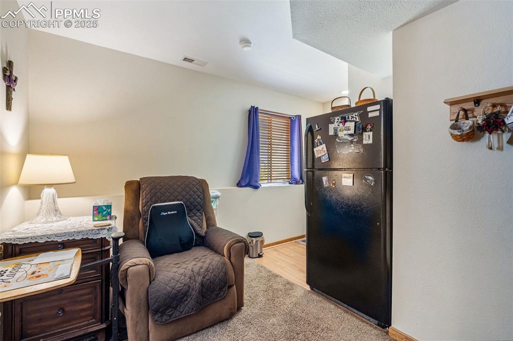18895 Sage Crest Road Peyton, CO 80831 - Photo 27 of 38 a living room with furniture and a lamp