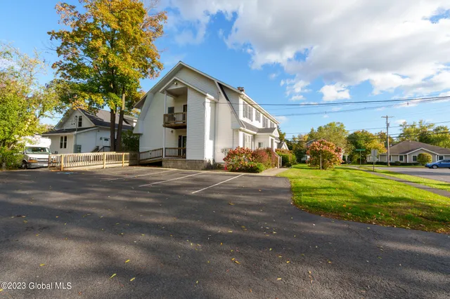 $550,000 | 1 Burhans Place, Bethlehem, NY 12054