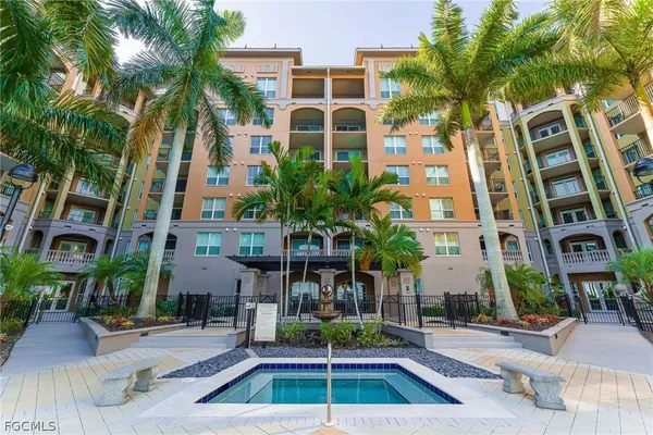 $2,100 | 2825 Palm Beach Boulevard, Unit 618, Fort Myers, FL 33916