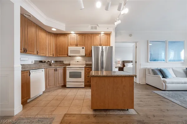 $2,100 | 2825 Palm Beach Boulevard, Unit 618, Fort Myers, FL 33916