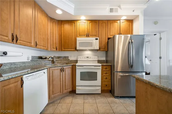 $2,100 | 2825 Palm Beach Boulevard, Unit 618, Fort Myers, FL 33916