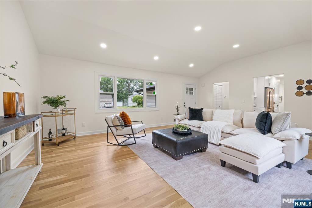 100 Pier Lane Fairfield, NJ 07004 - Photo 3 of 25