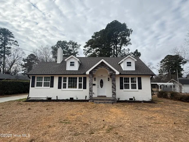 $299,900 | 203 Stewart Avenue, Clinton, NC 28328