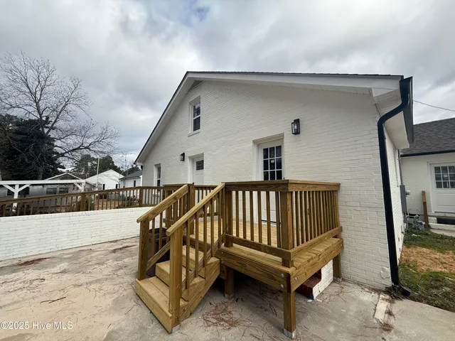 $299,900 | 203 Stewart Avenue, Clinton, NC 28328