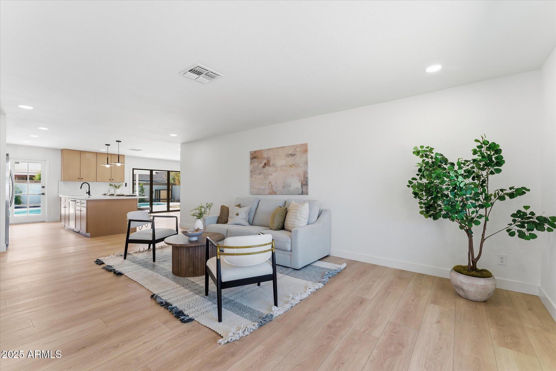06-004-living-room