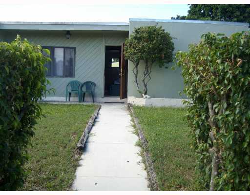 591 Sioux Road Lake Worth, FL 33462 - Photo 1 of 5 Primary Photo
