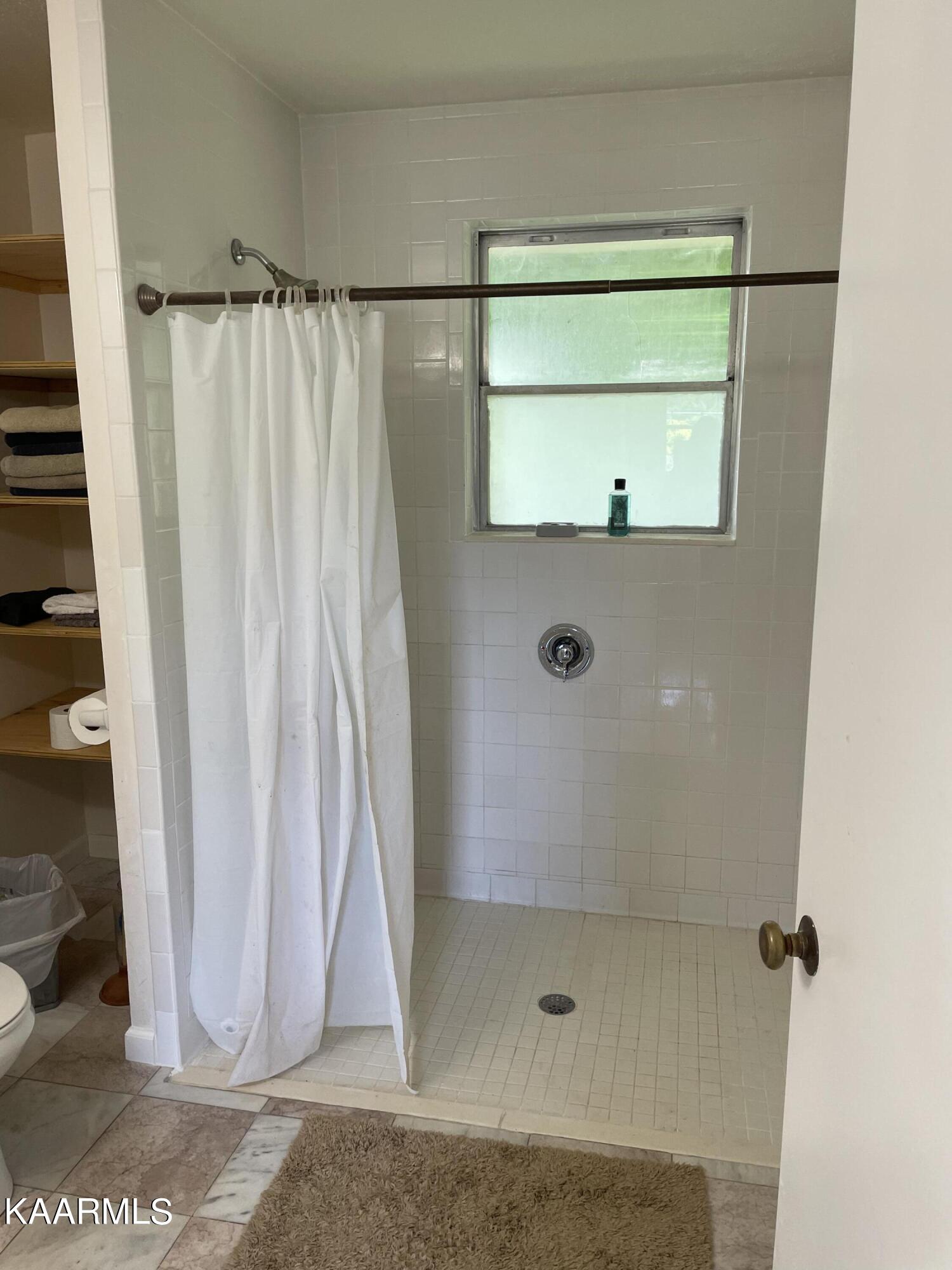210 South Purdue Avenue Oak Ridge, TN 37830 - Photo 13 of 19 F913B9D5-8003-4FD1-B0B2-D046726D7C67
