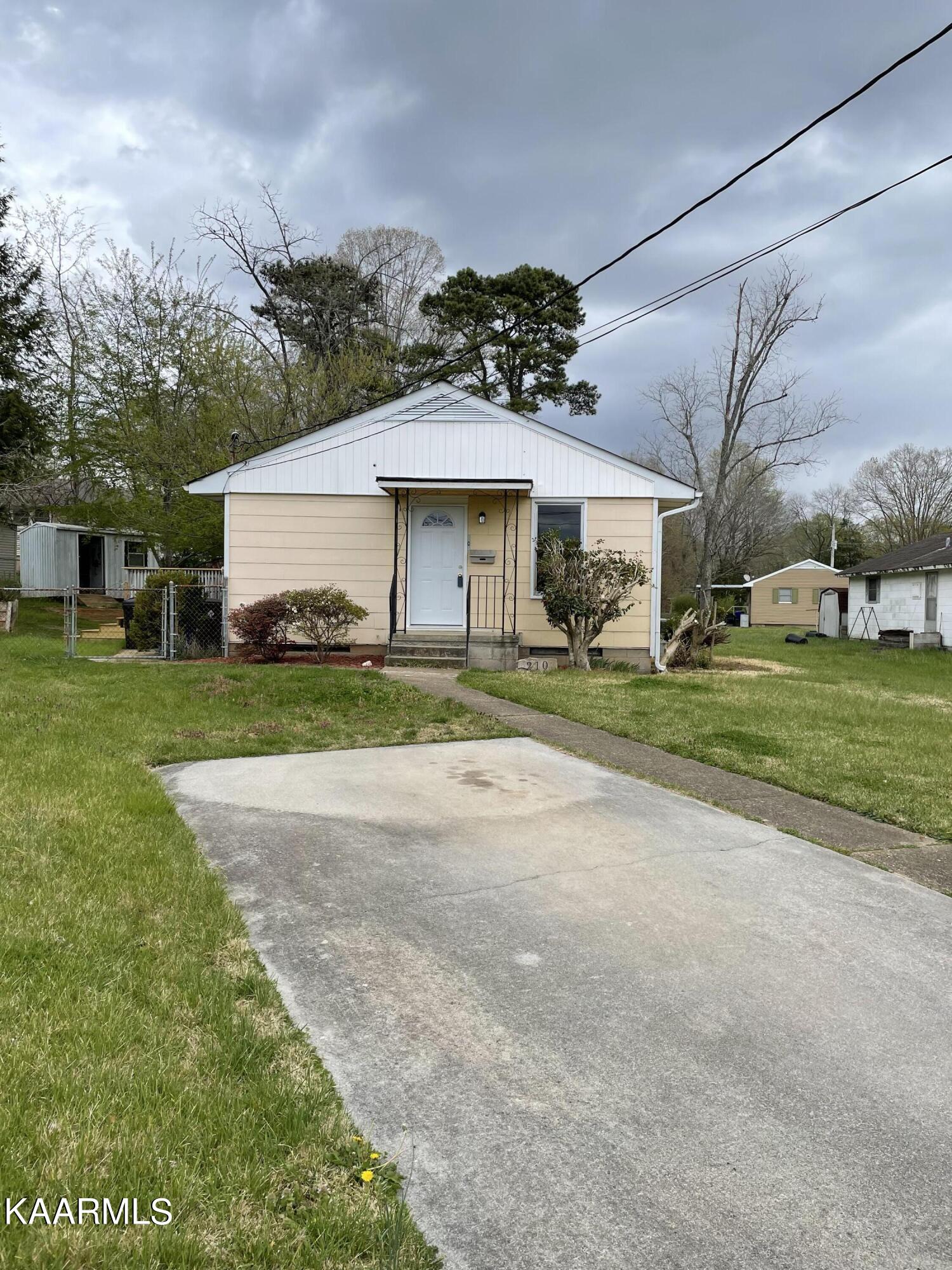 210 South Purdue Avenue Oak Ridge, TN 37830 - Photo 2 of 19 2269212A-DD40-4D43-A9F9-BFE817916EF8