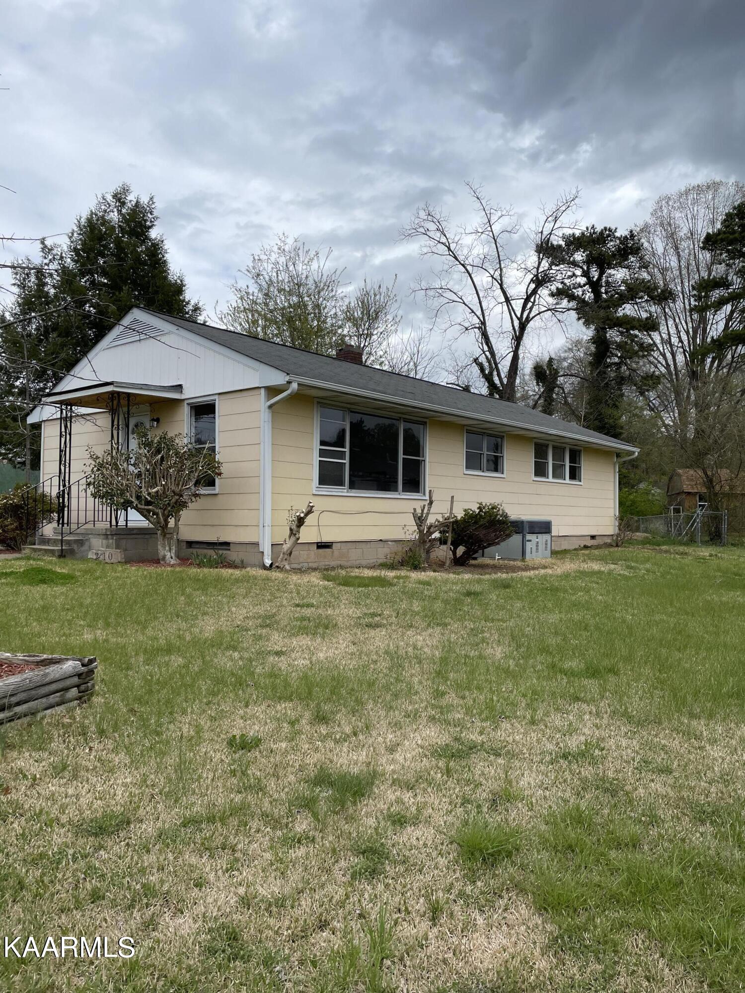 210 South Purdue Avenue Oak Ridge, TN 37830 - Photo 3 of 19 57D0E875-A8E8-4C7A-9846-00EF139BD71D