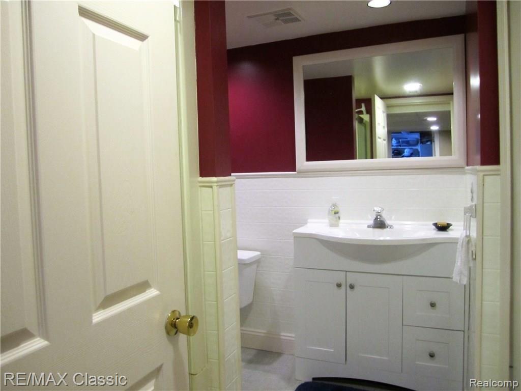 306 Biltmore Street Inkster, MI 48141 - Photo 21 of 24 IMG_2104.JPG
