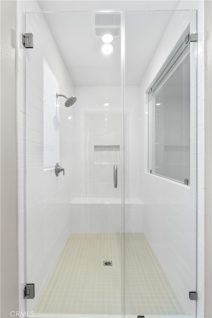 156 Chorus Irvine, CA 92618 - Photo 23 of 45 a bathroom with a bathtub