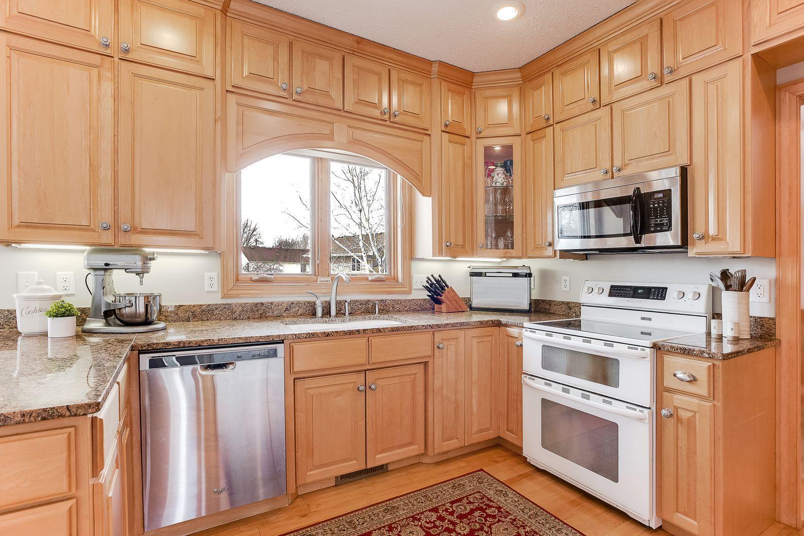 8161 Shadyview Lane North Maple Grove, MN 55311 - Photo 4 of 15