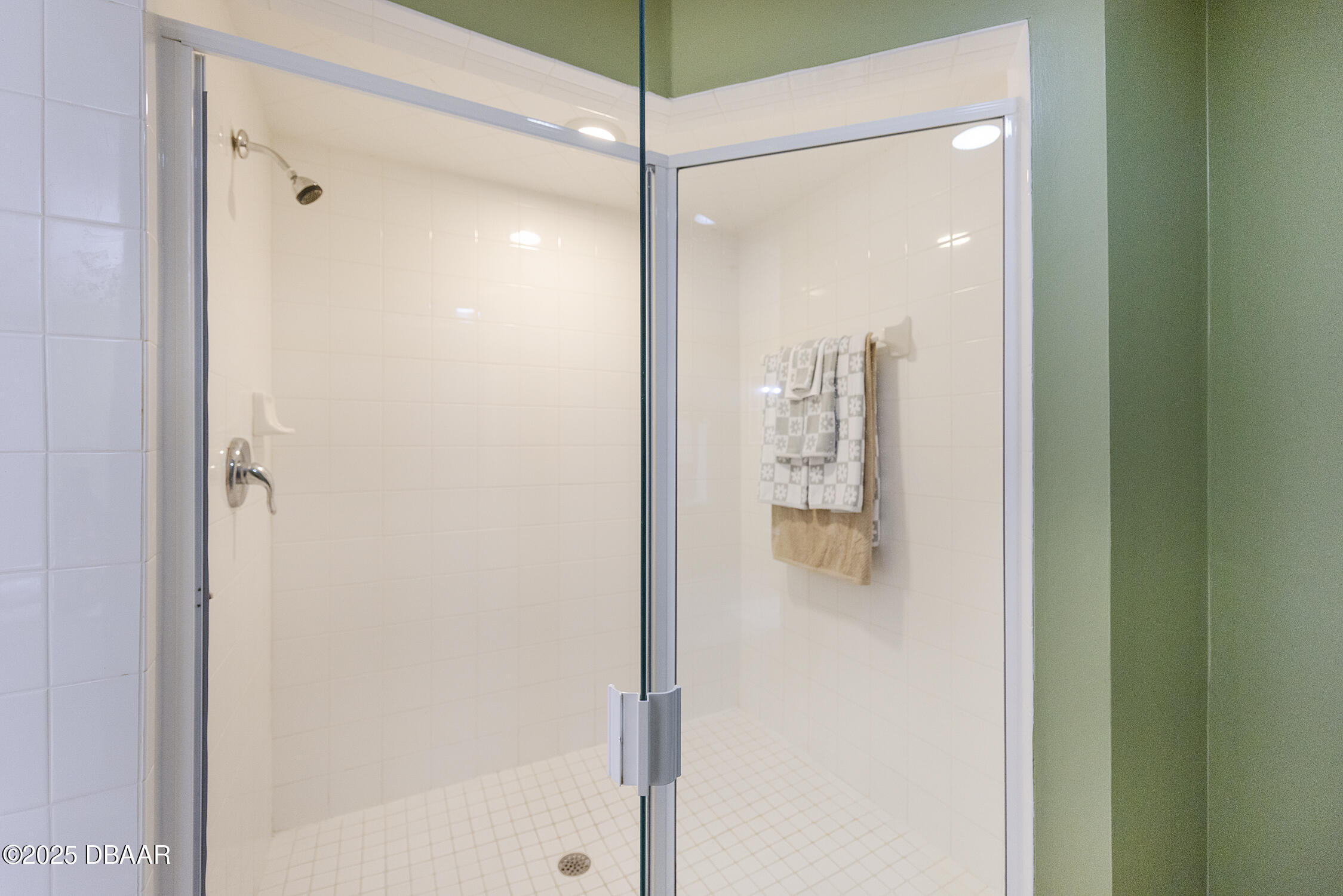 4545 South Atlantic Avenue, Unit 3704 Ponce Inlet, FL 32127 - Photo 31 of 66 a bathroom with a glass shower door