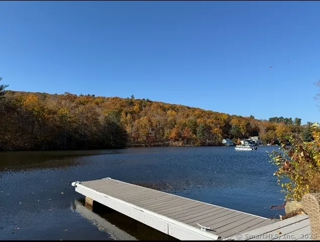 a view of sitting area with furniture