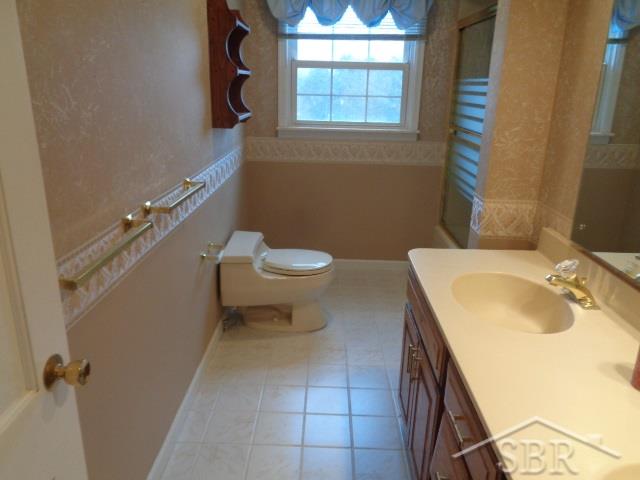 1780 North Center Road Saginaw, MI 48638 - Photo 35 of 48 Upstairs Full Bathroom