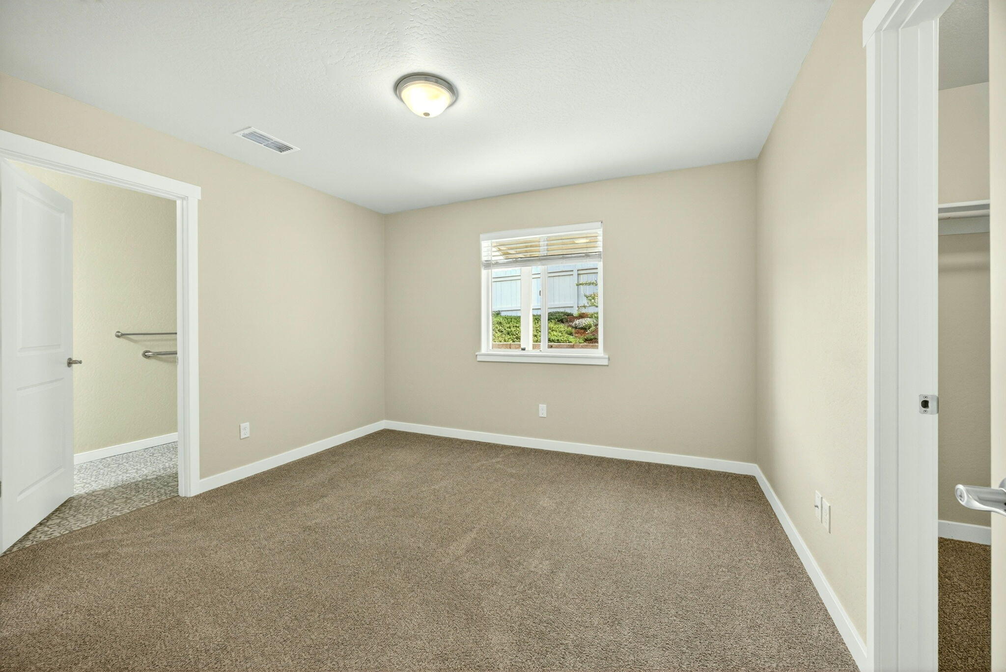 3001 Southwest University Road, Unit A & B Grants Pass, OR 97527 - Photo 14 of 38