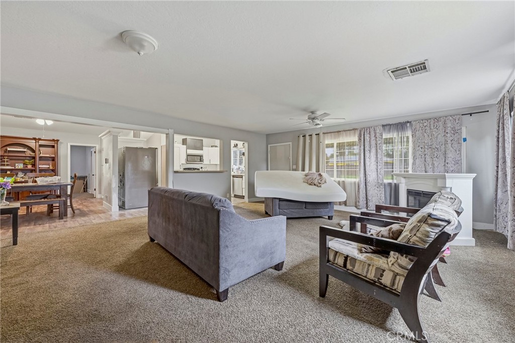 2690 Hawthorne Avenue Merced, CA 95340 - Photo 20 of 36 a living room with furniture and a piano