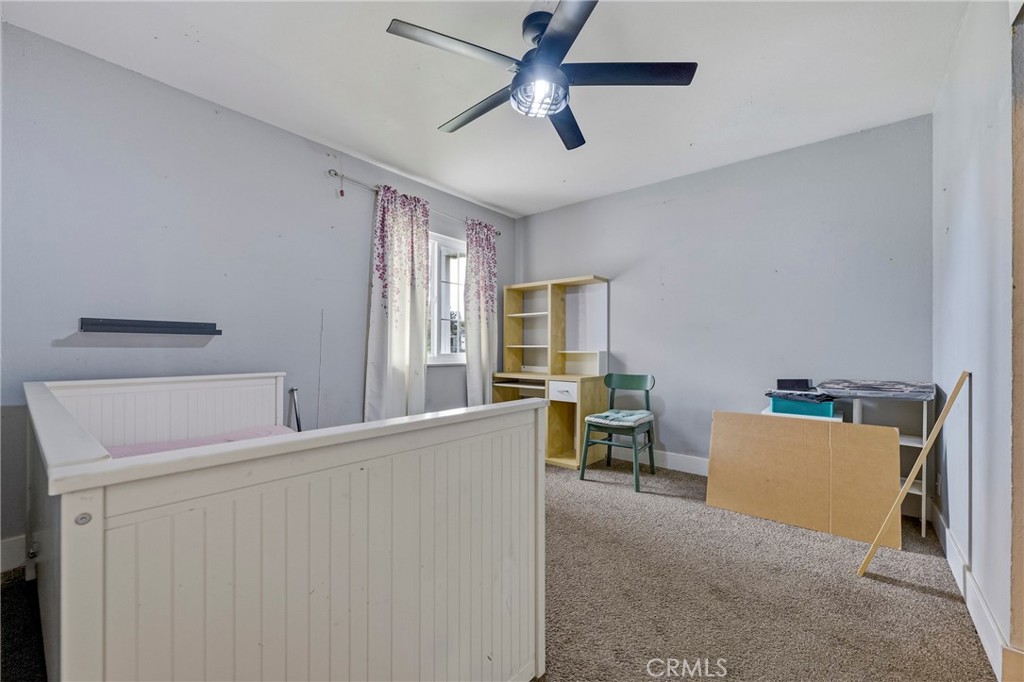2690 Hawthorne Avenue Merced, CA 95340 - Photo 25 of 36 a living room with furniture and a ceiling fan