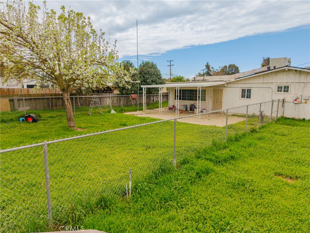 2690 Hawthorne Avenue Merced, CA 95340 - Photo 32 of 36 a view of a house with a yard and sitting area