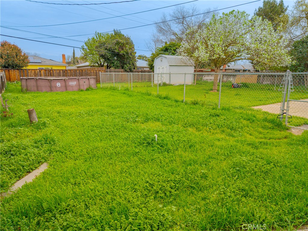 2690 Hawthorne Avenue Merced, CA 95340 - Photo 34 of 36 a view of a backyard with a garden