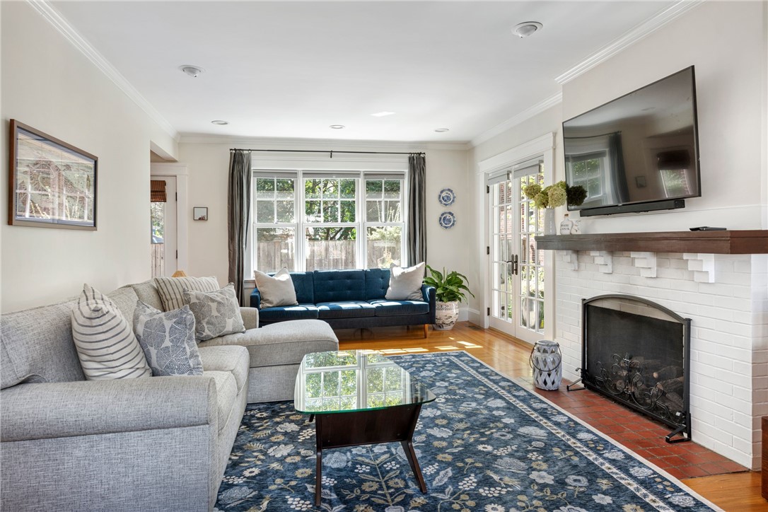 141 Emeline Street Providence, RI 02906 - Photo 5 of 33