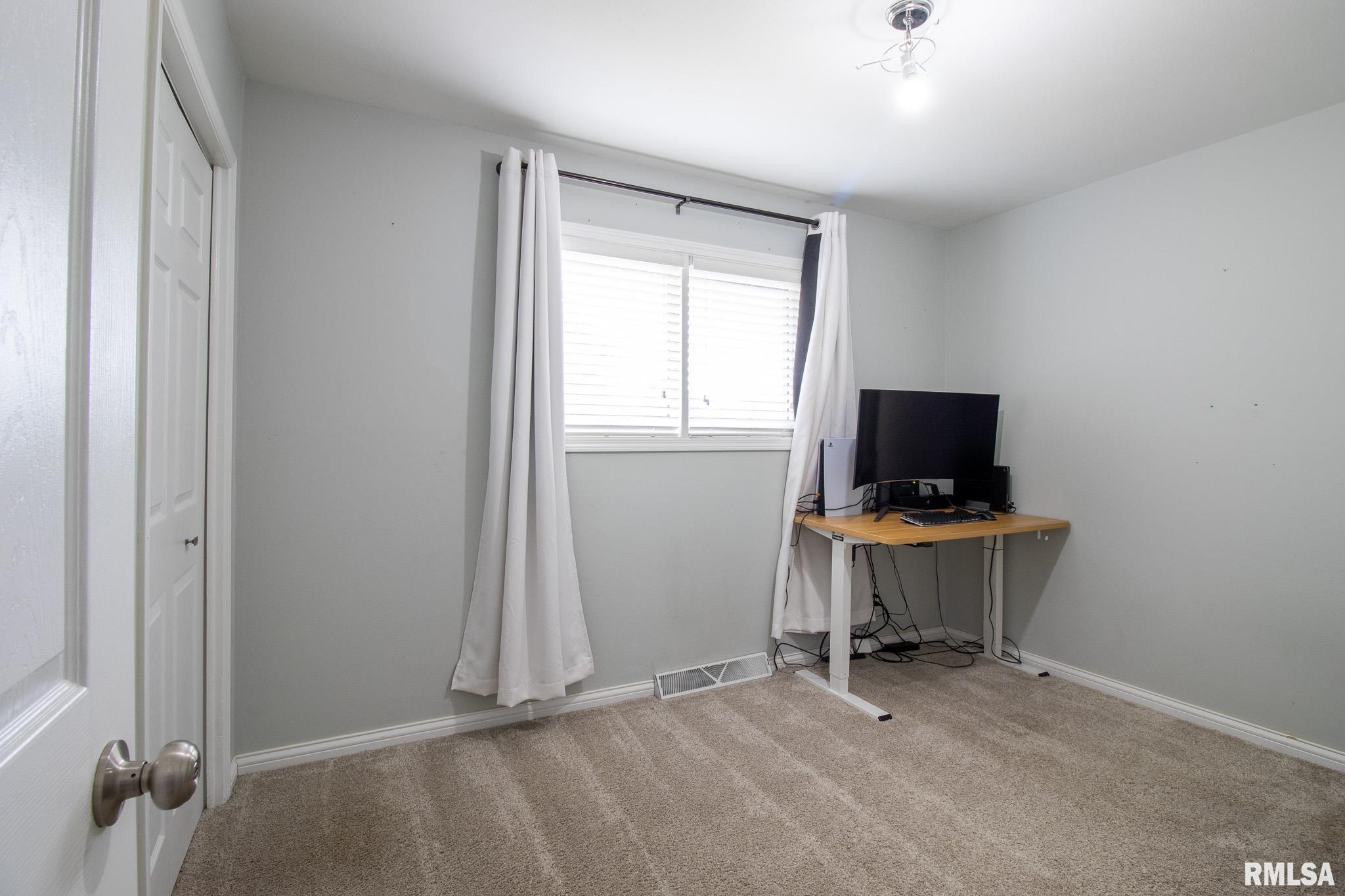 623 West Timber Ridge Drive Peoria, IL 61615 - Photo 11 of 20 Gallery Image 11