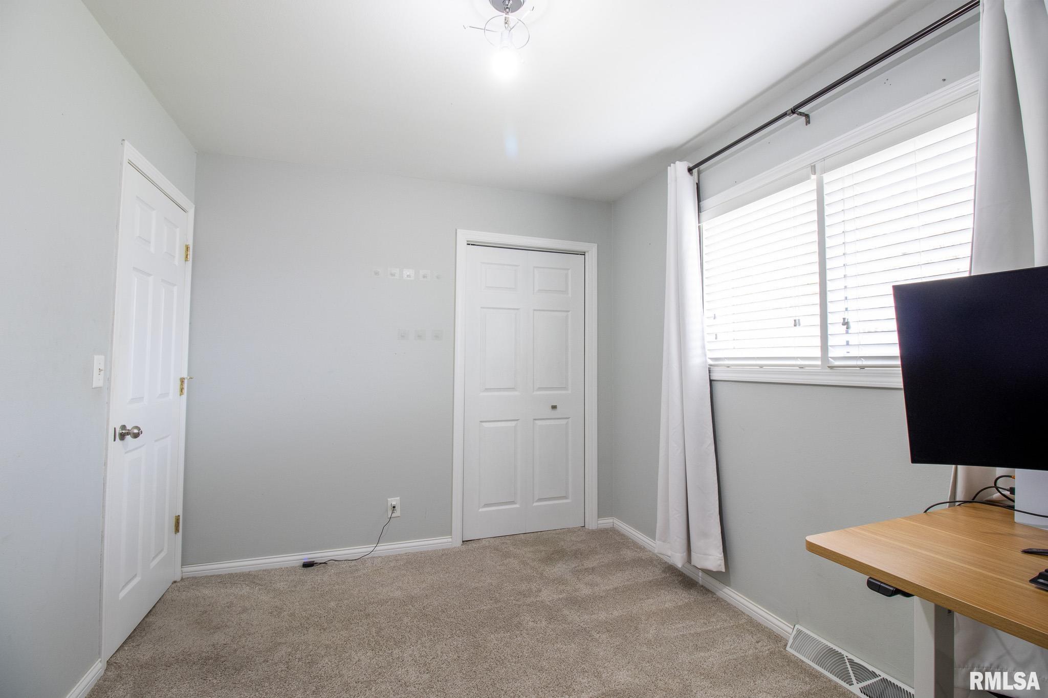 623 West Timber Ridge Drive Peoria, IL 61615 - Photo 12 of 20 Gallery Image 12