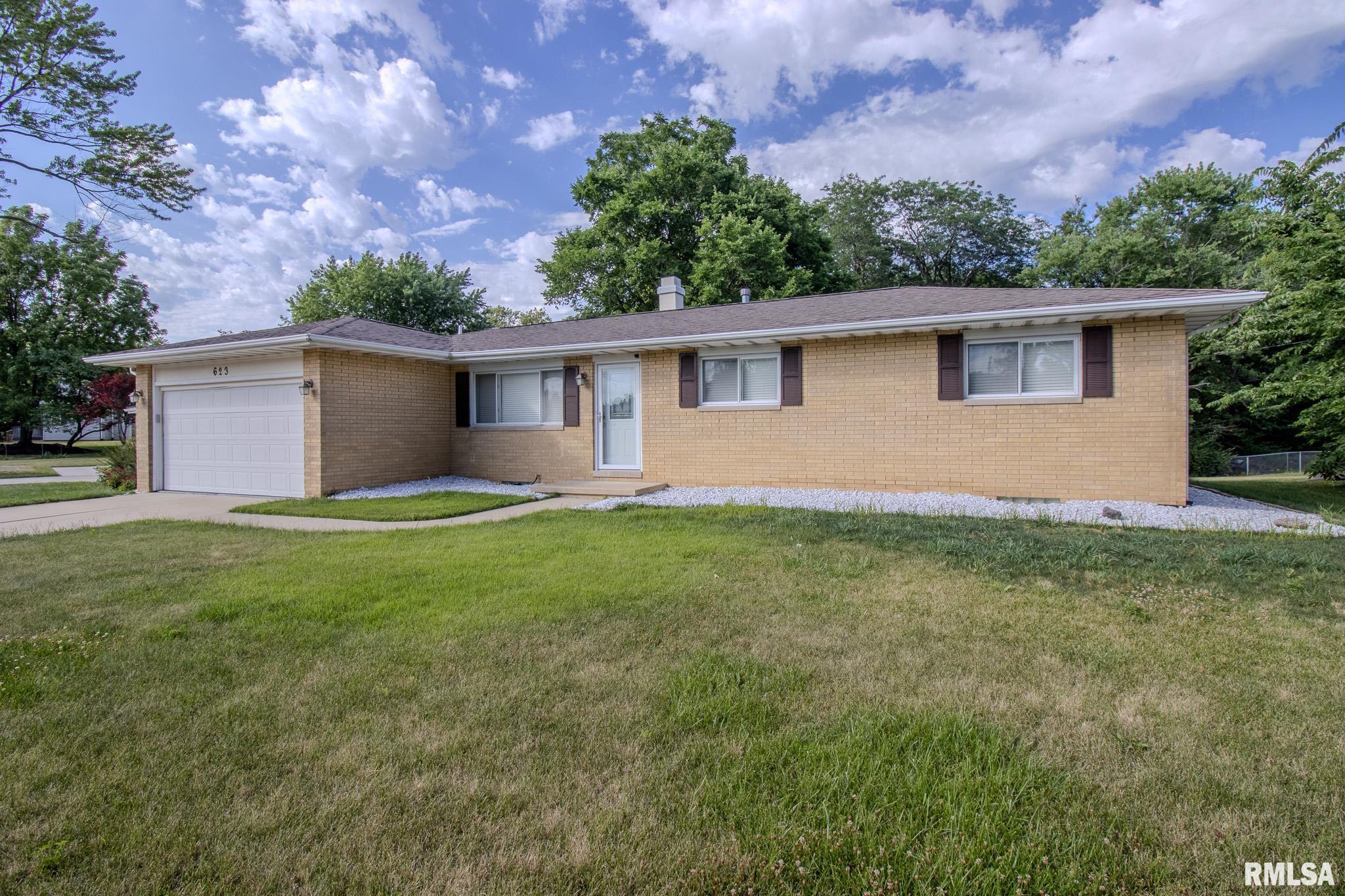 623 West Timber Ridge Drive Peoria, IL 61615 - Photo 2 of 20 Gallery Image 2