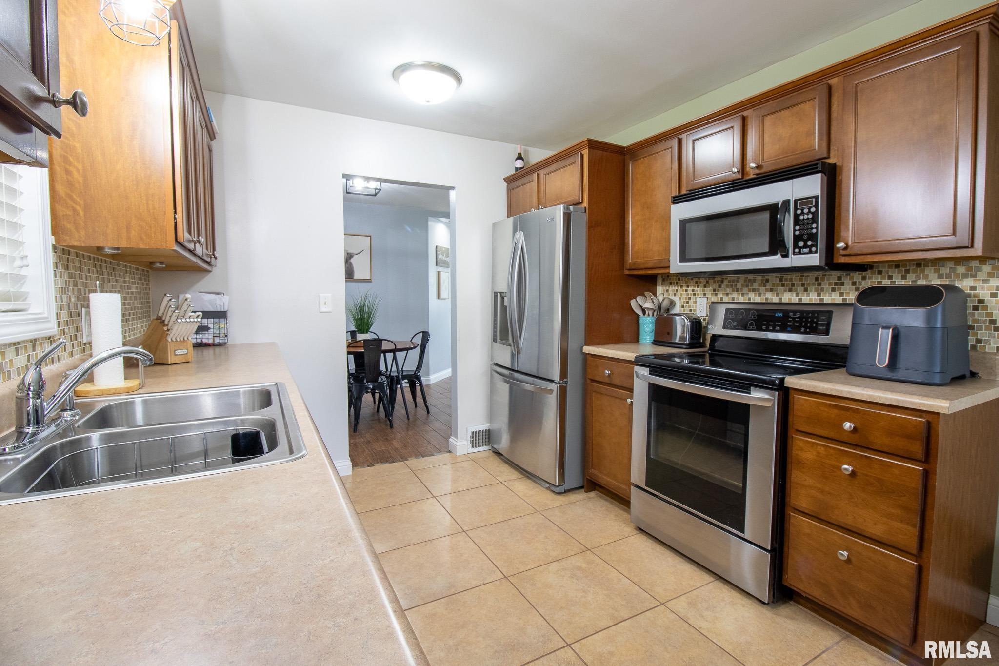 623 West Timber Ridge Drive Peoria, IL 61615 - Photo 4 of 20 Gallery Image 4