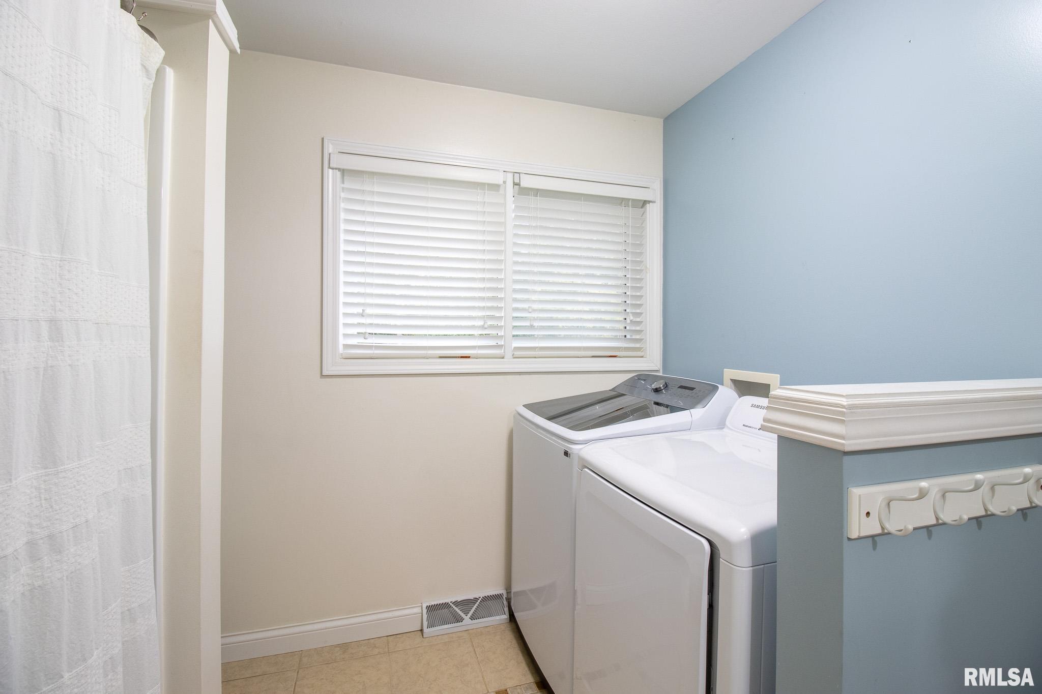 623 West Timber Ridge Drive Peoria, IL 61615 - Photo 10 of 20 Gallery Image 10