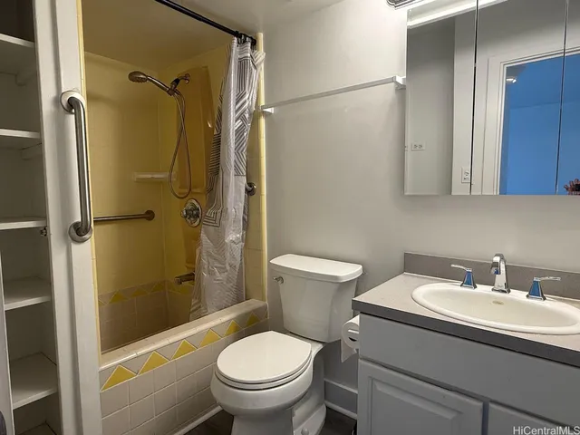 $2,200 | 3027 Pualei Circle, Unit 205, Honolulu, HI 96815