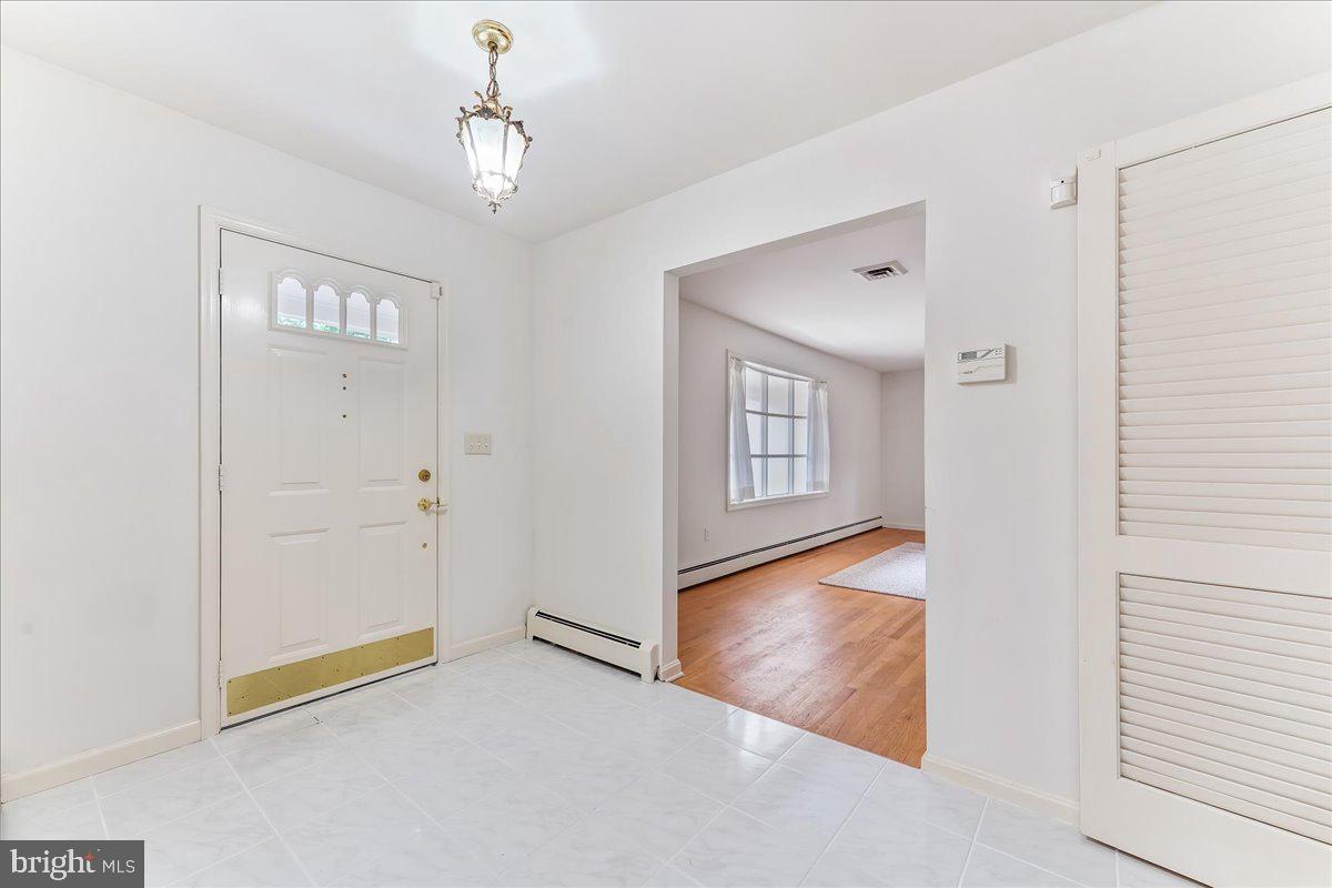 182 Greenview Drive Dover, DE 19901 - Photo 2 of 28