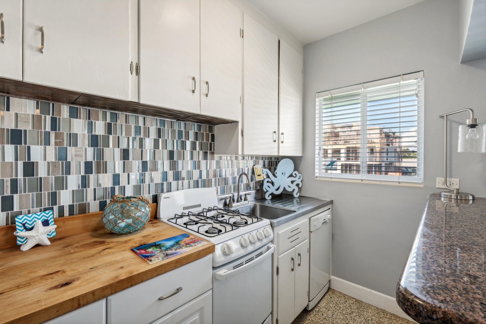 1006 Casuarina Road, Unit 11 Delray Beach, FL 33483 - Photo 11 of 19 Casuarina Rd 11-013
