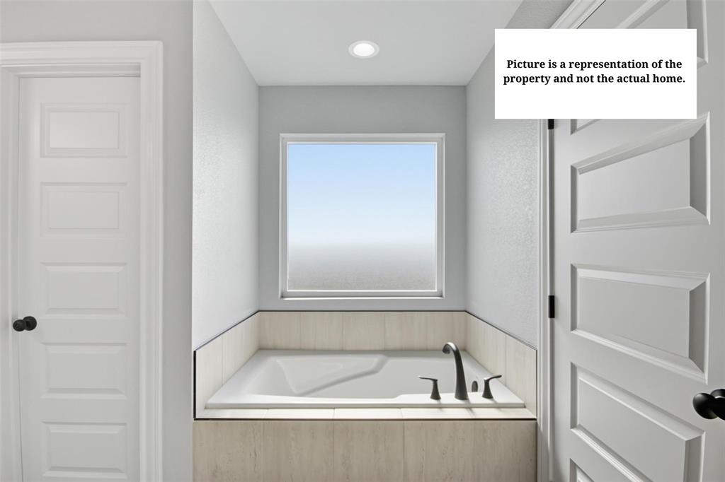 7635 Hudson Way Abilene, TX 79602 - Photo 12 of 17 a bathroom with a tub