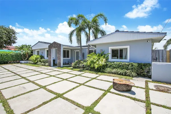 $8,900 | 20730 Northeast 23rd Avenue, Miami, FL 33180