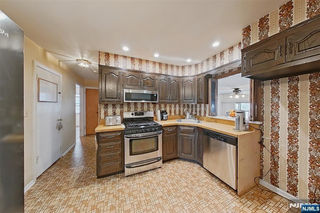 747 Brookside Road Rahway, NJ 07065 - Photo 19 of 40