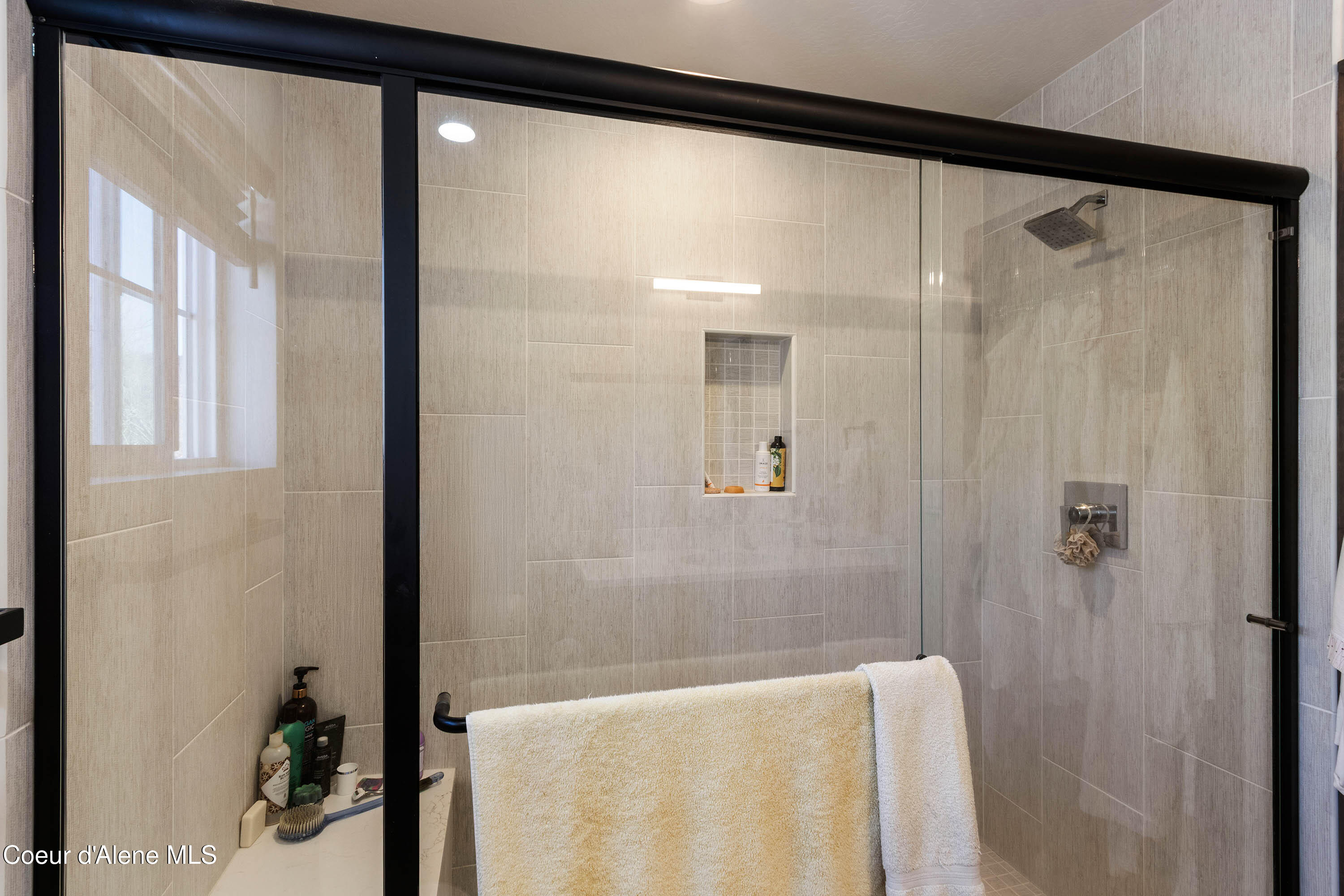 34 Pomrankey Lane Dover, ID 83825 - Photo 22 of 41 Loft Bathroom Walk In Shower