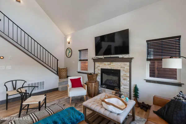 $850,000 | 34 Pomrankey Lane, Dover, ID 83825