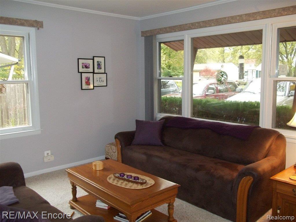 3048 Melvin Avenue Rochester, MI 48307 - Photo 3 of 13 Living Room .jpg