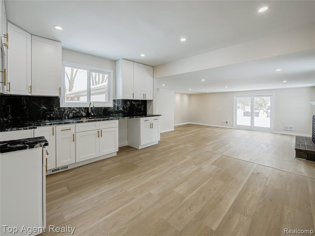 20580 21 Mile Road Macomb, MI 48044 - Photo 5 of 41