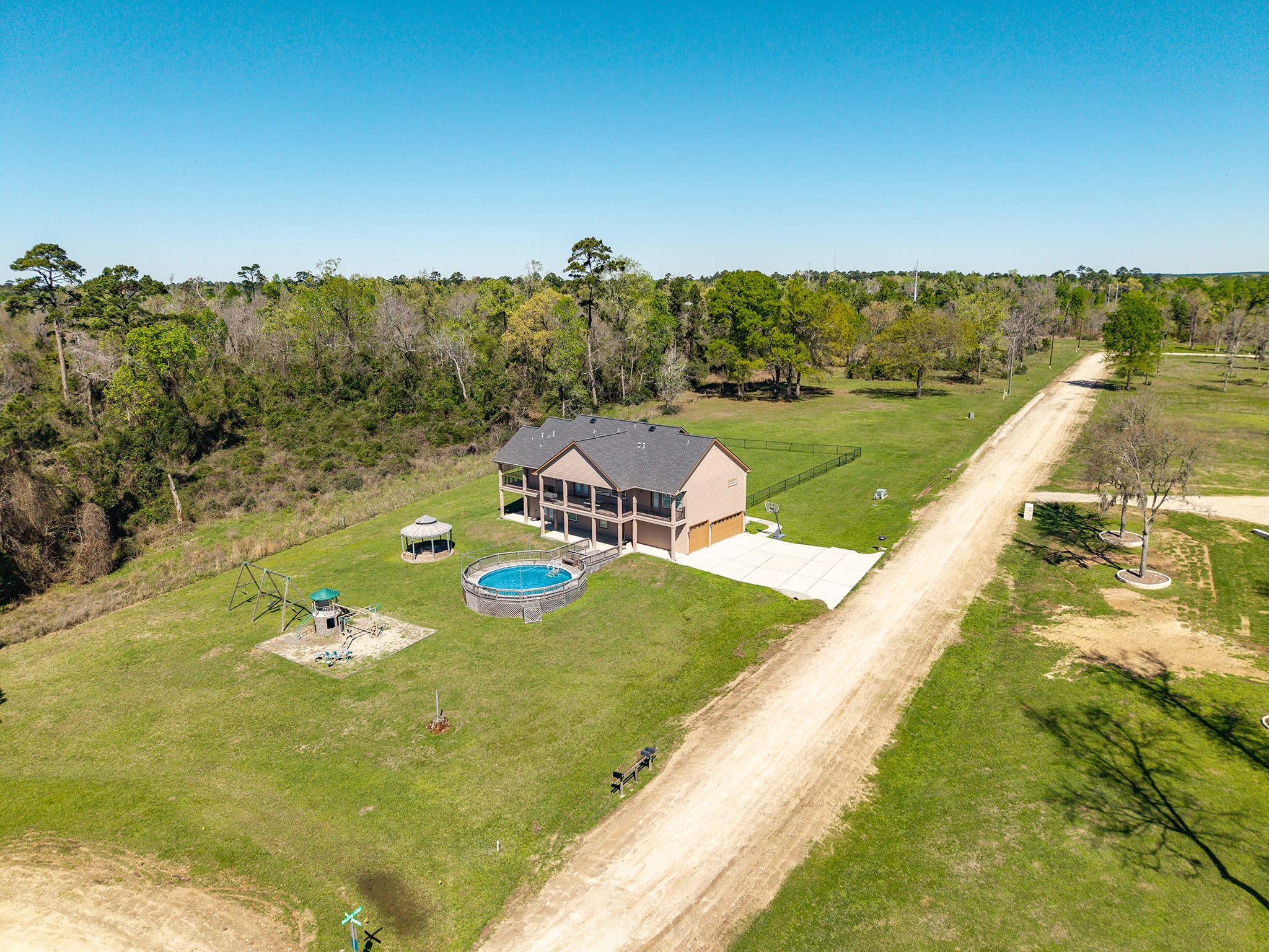 264 Falcon Point Onalaska, TX 77360 - Photo 2 of 50