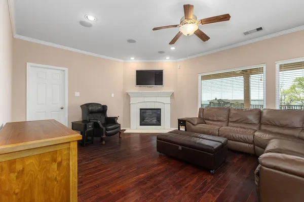 $499,900 | 264 Falcon Point, Onalaska, TX 77360