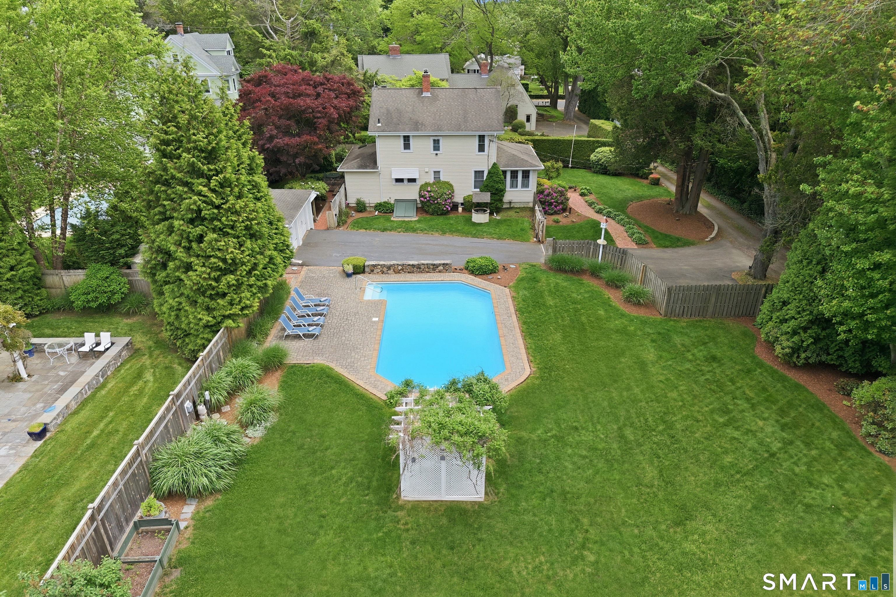 86 East Wharf Road Madison, CT 06443 - Photo 7 of 40 Gorgeous yard