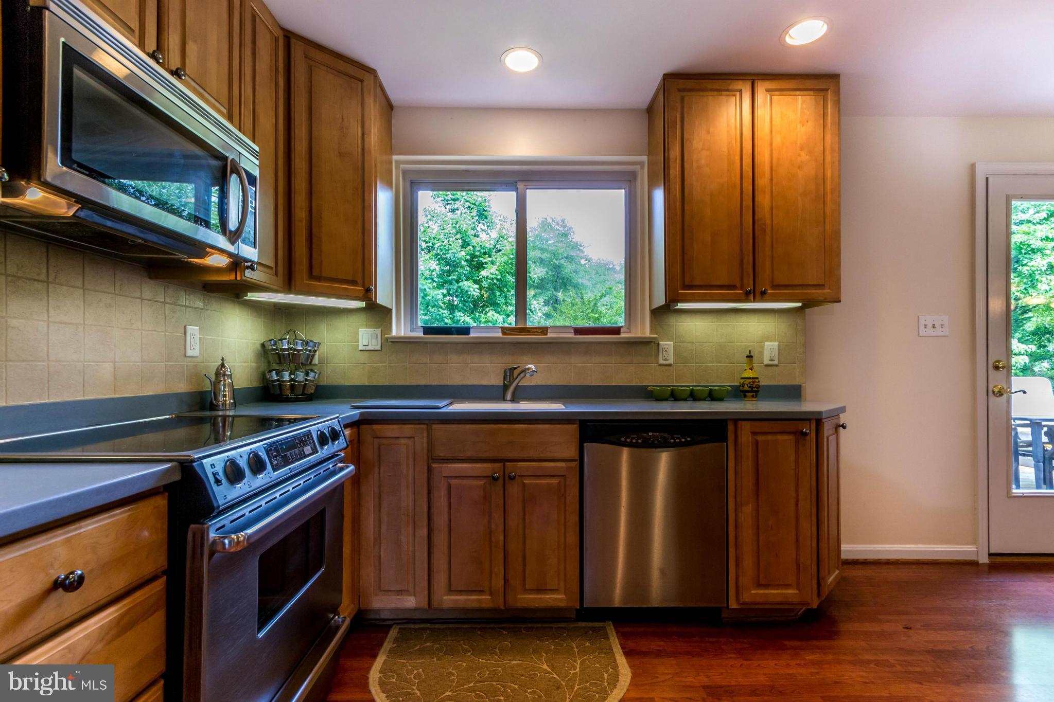 8133 Bainbridge Road Alexandria, VA 22308 - Photo 5 of 30 Kitchen